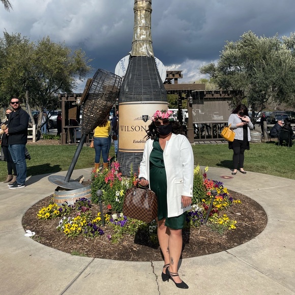 Meet your Posher, Michelle. - Picture 2 of 4